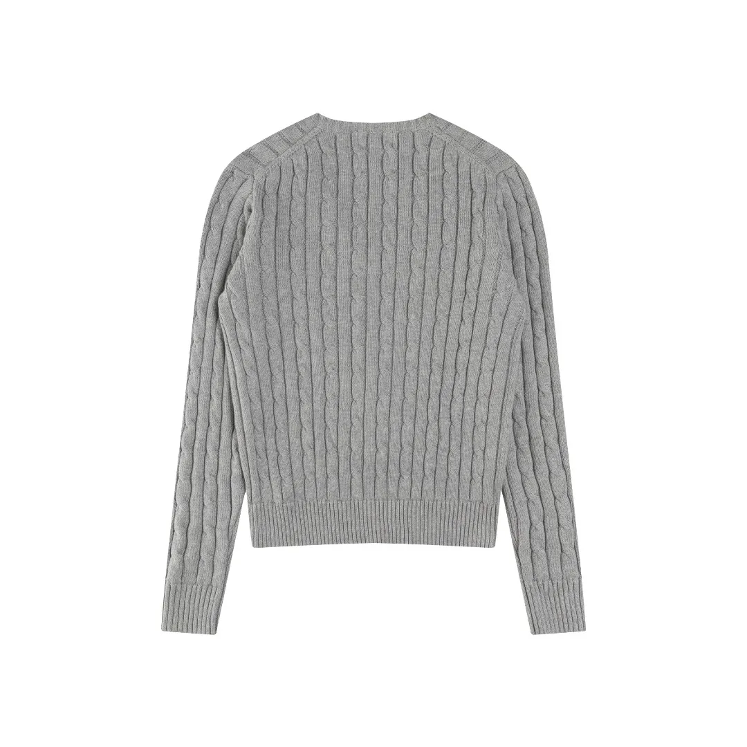 P210 #R90 RALPH LAUREN Thirteen colors of Ralph Lauren classic small label embroidery V-neck pullover cable cardigan sweater women's top, high-density LOGO embroidery on the chest, original customization of tag accessories. Made of pure cotton yarn, pure cotton is skin-friendly and comfortable, small label war horse embroidered twist button V-neck sweater🐎High quality, follow the blogger to learn how to wear it! Let’s buy a Ralph Lauren cable sweater. It’s a super hard-to-find series after it became popular. It’s hard to find one on the official website. It’s simple and practical to wear, with a lazy and loose feel. The thickened fabric has more texture, feels soft and delicate, and has a loose fit. Whether worn alone or layered, you can wear different styles of fashion with just one piece!   Size： Sleeve length: 60/61/62/63
